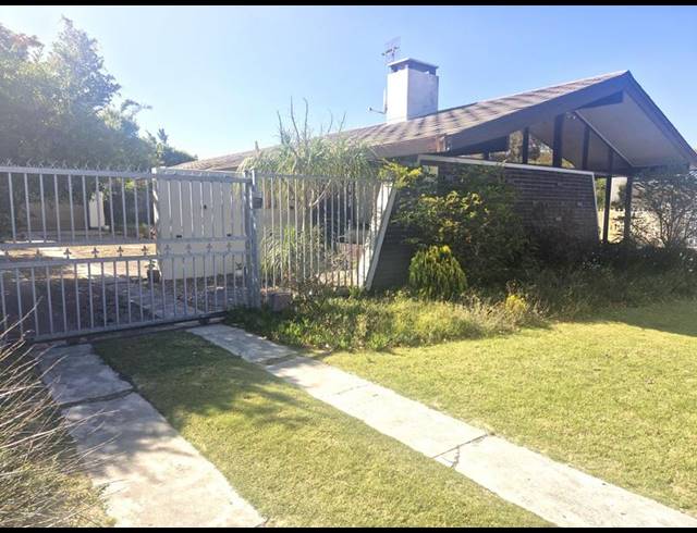 4 BEDROOM HOUSE FOR SALE IN PAROW NORTH